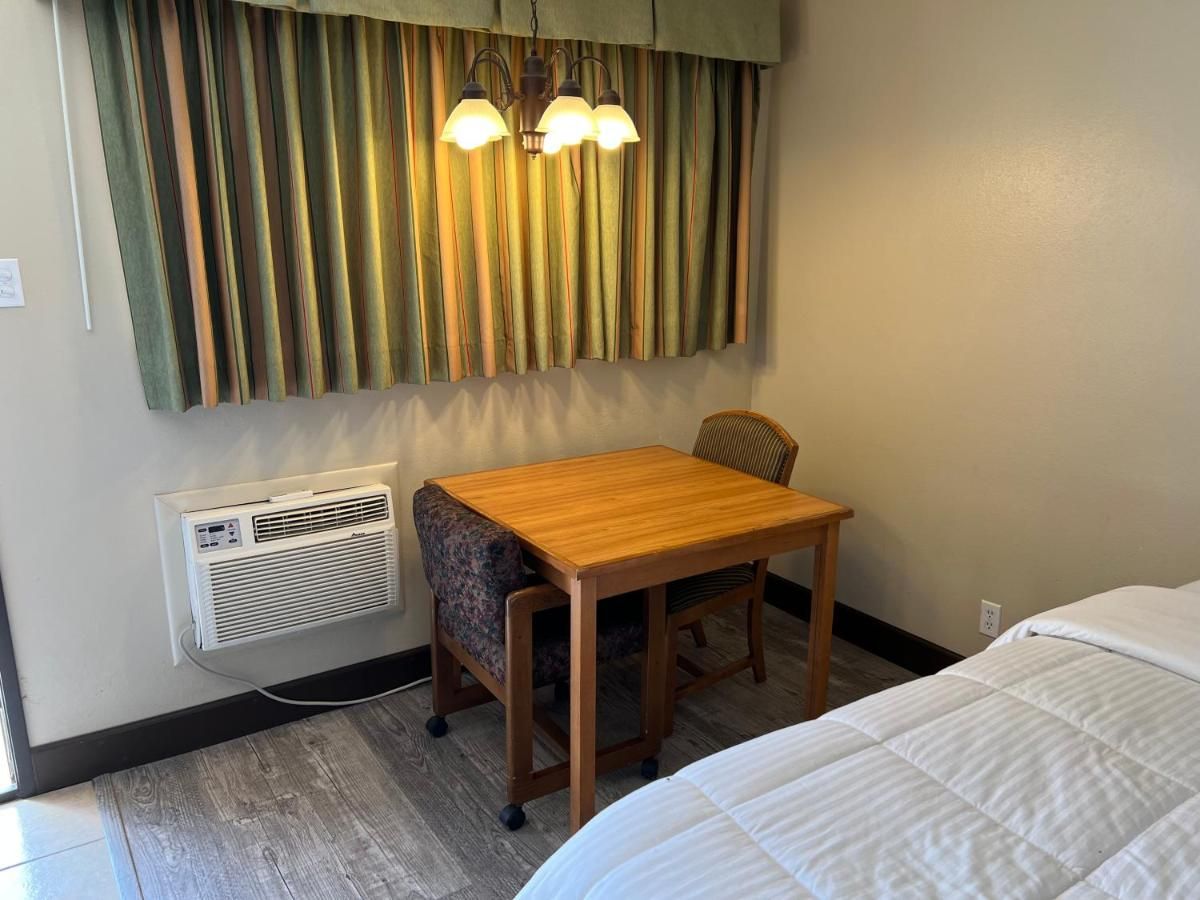 Four Winds Motel & RV Park 8