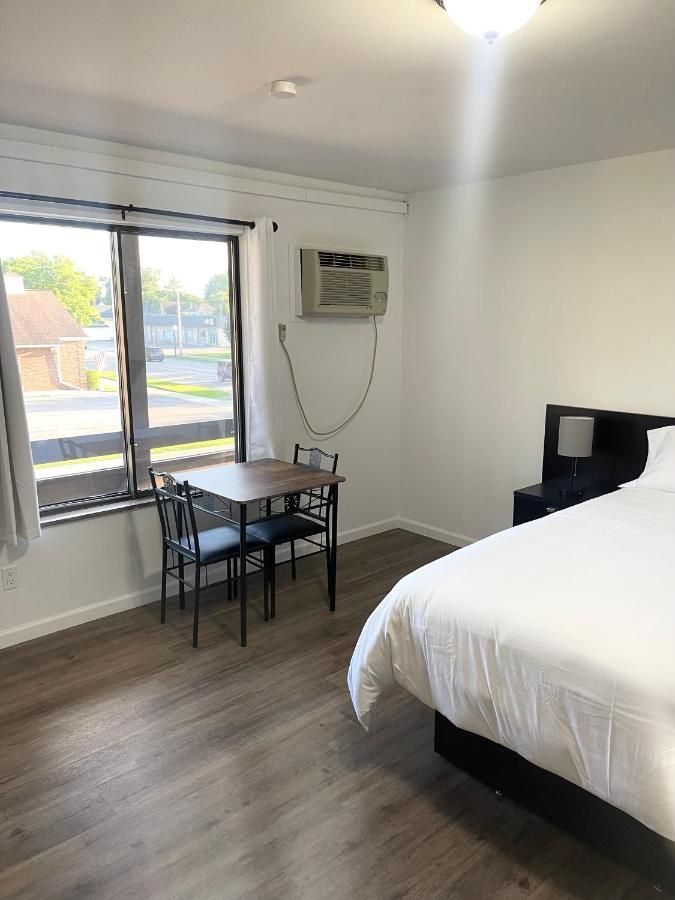 Downtown Inn 9