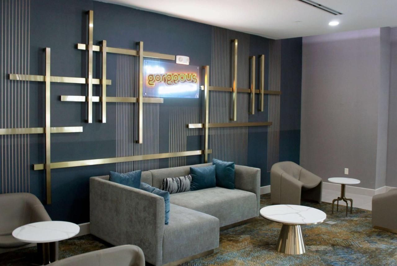 La Quinta Inn & Suites by Wyndham Manchester - Arnold AFB 8
