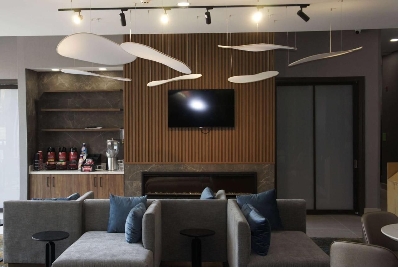La Quinta Inn & Suites by Wyndham Manchester - Arnold AFB 6
