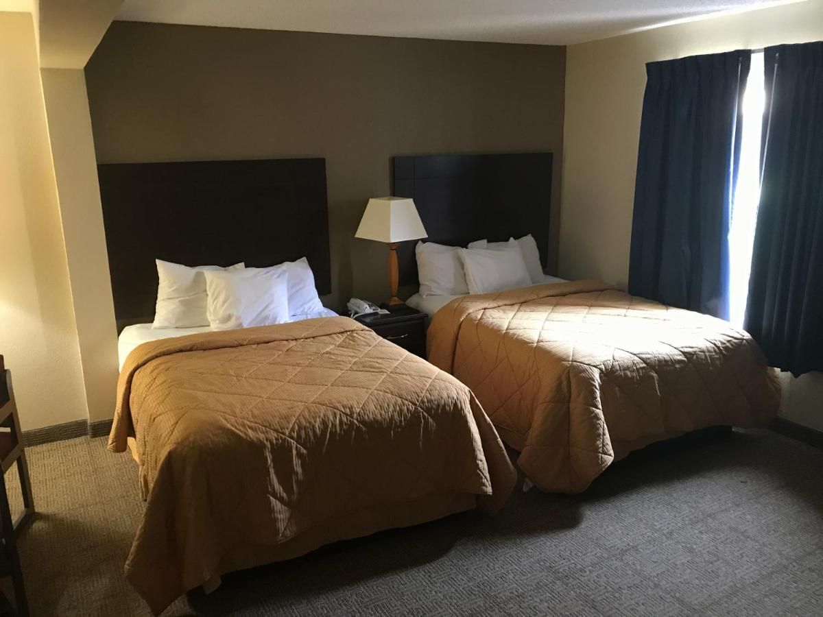 Clinton Inn & Suites 9