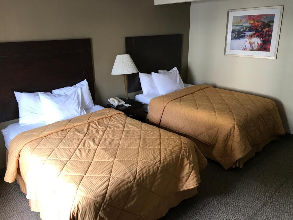 Clinton Inn & Suites 8