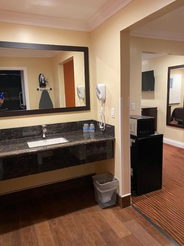 Convention Center Inn & Suites 10