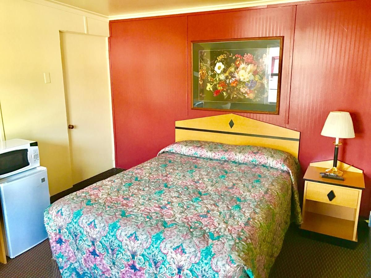 Travelers Inn Motel 10