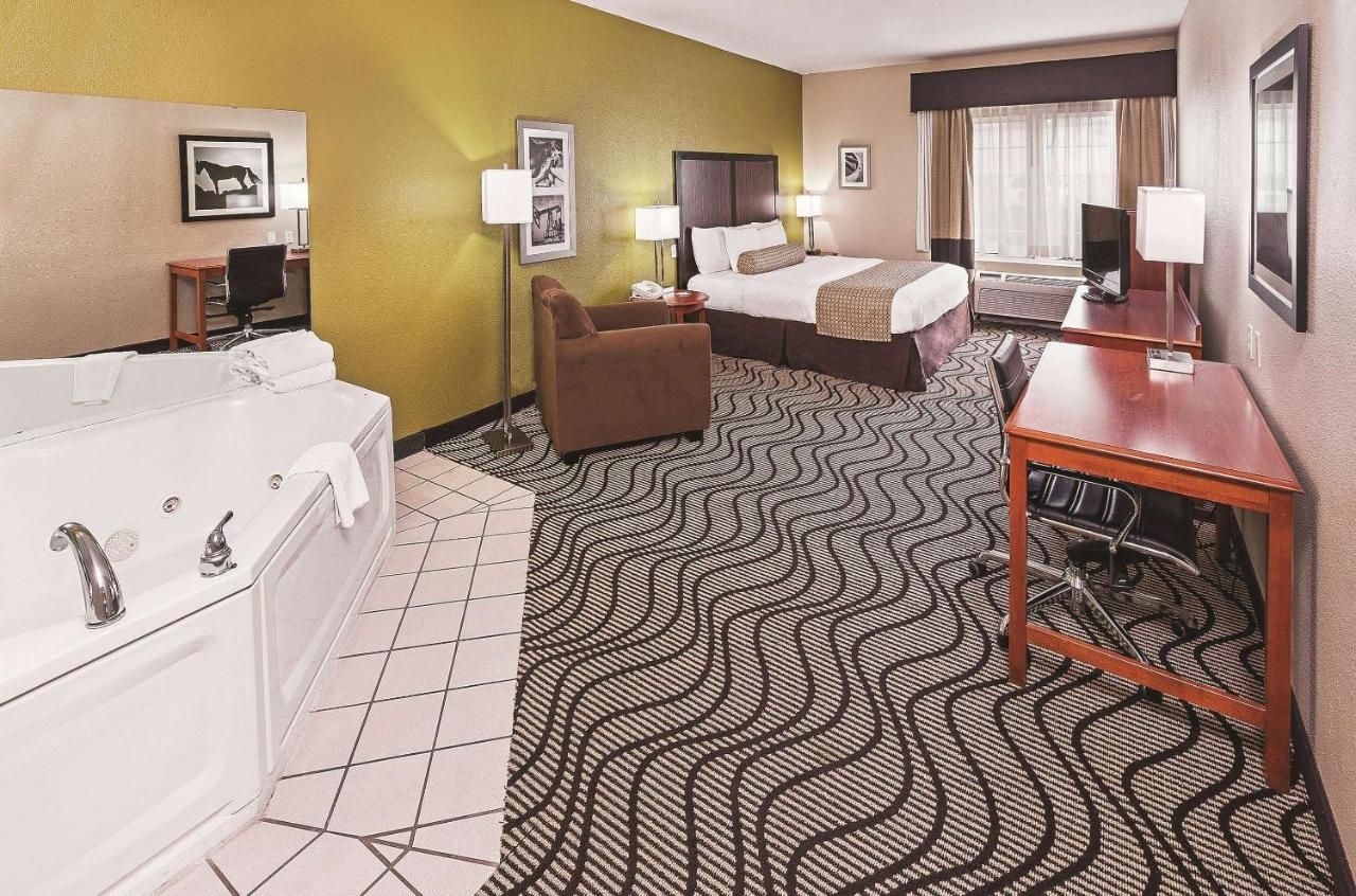 La Quinta by Wyndham Corpus Christi Northwest 9