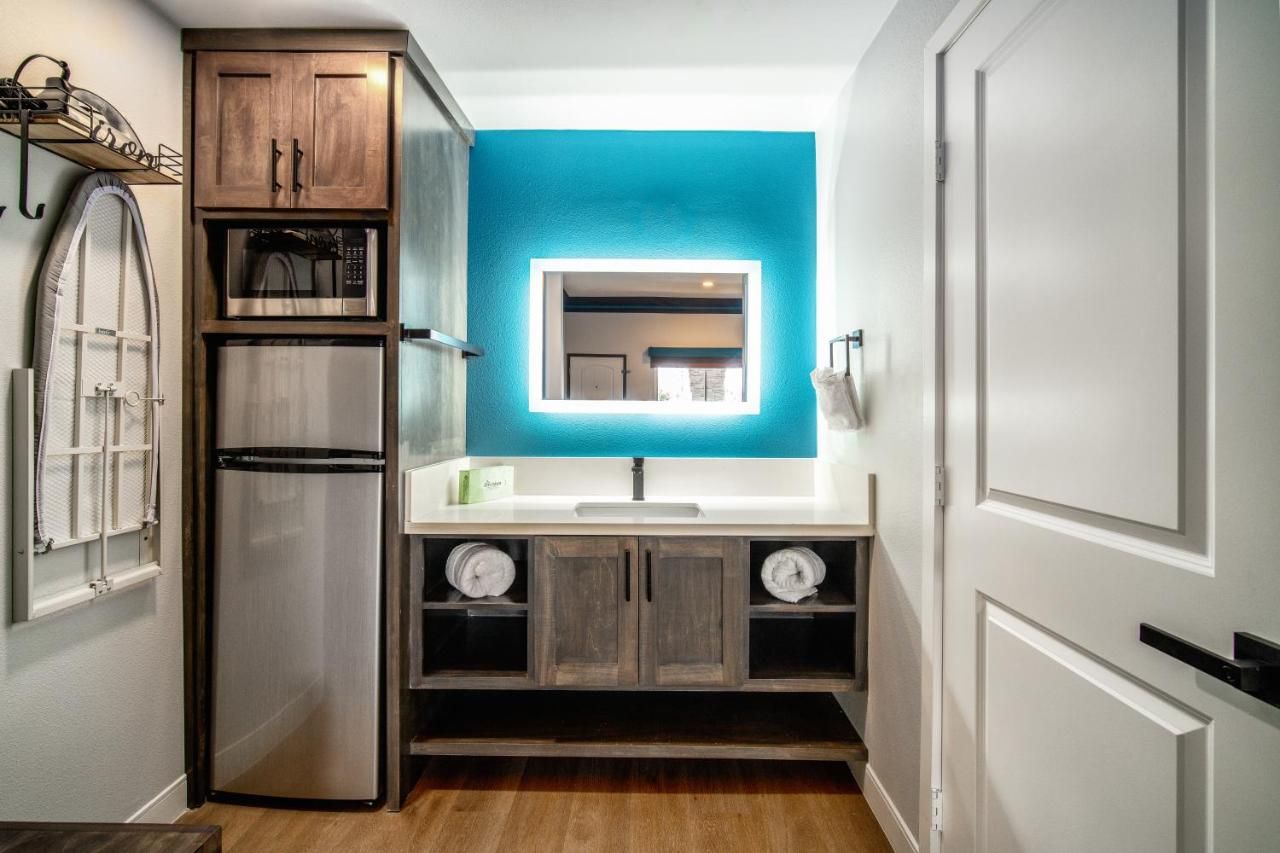 Aspire Inn Studios & Spas 8
