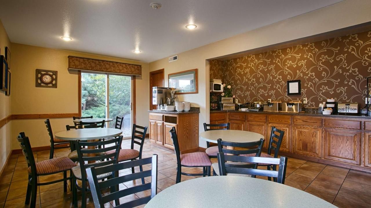 RiverTree Inn & Suites 10