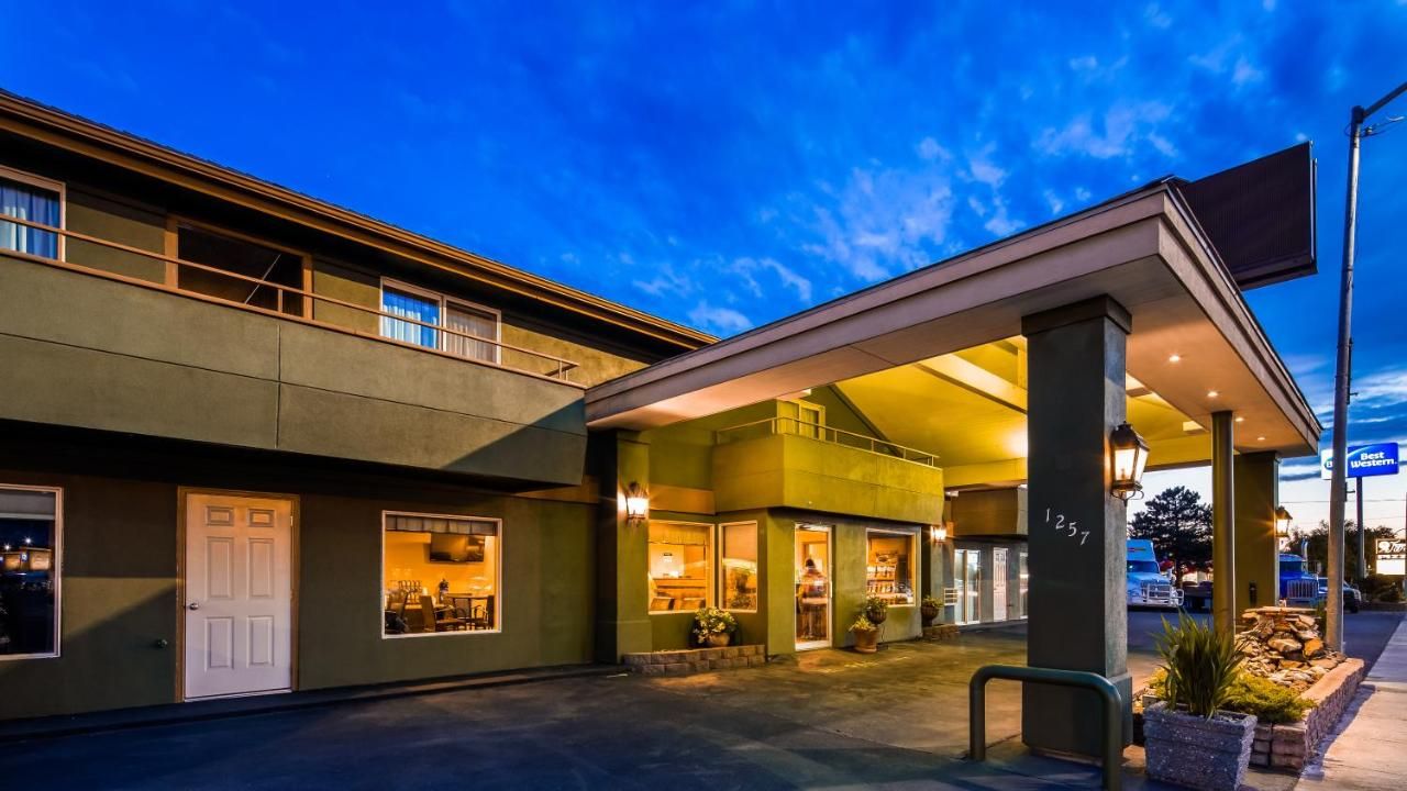 RiverTree Inn & Suites 8