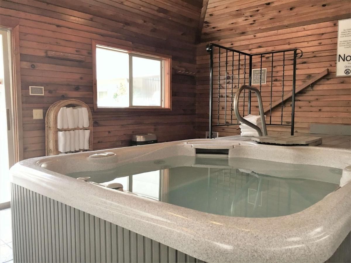 RiverTree Inn & Suites 9