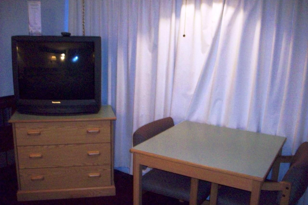 Hilander Motel 8