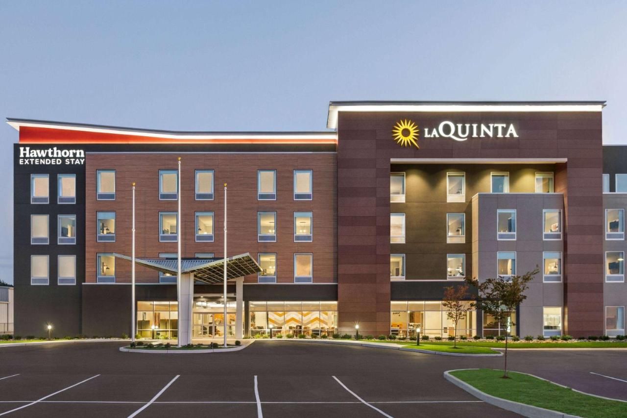 La Quinta Inn & Suites by Wyndham Mount Laurel Moorestown 6