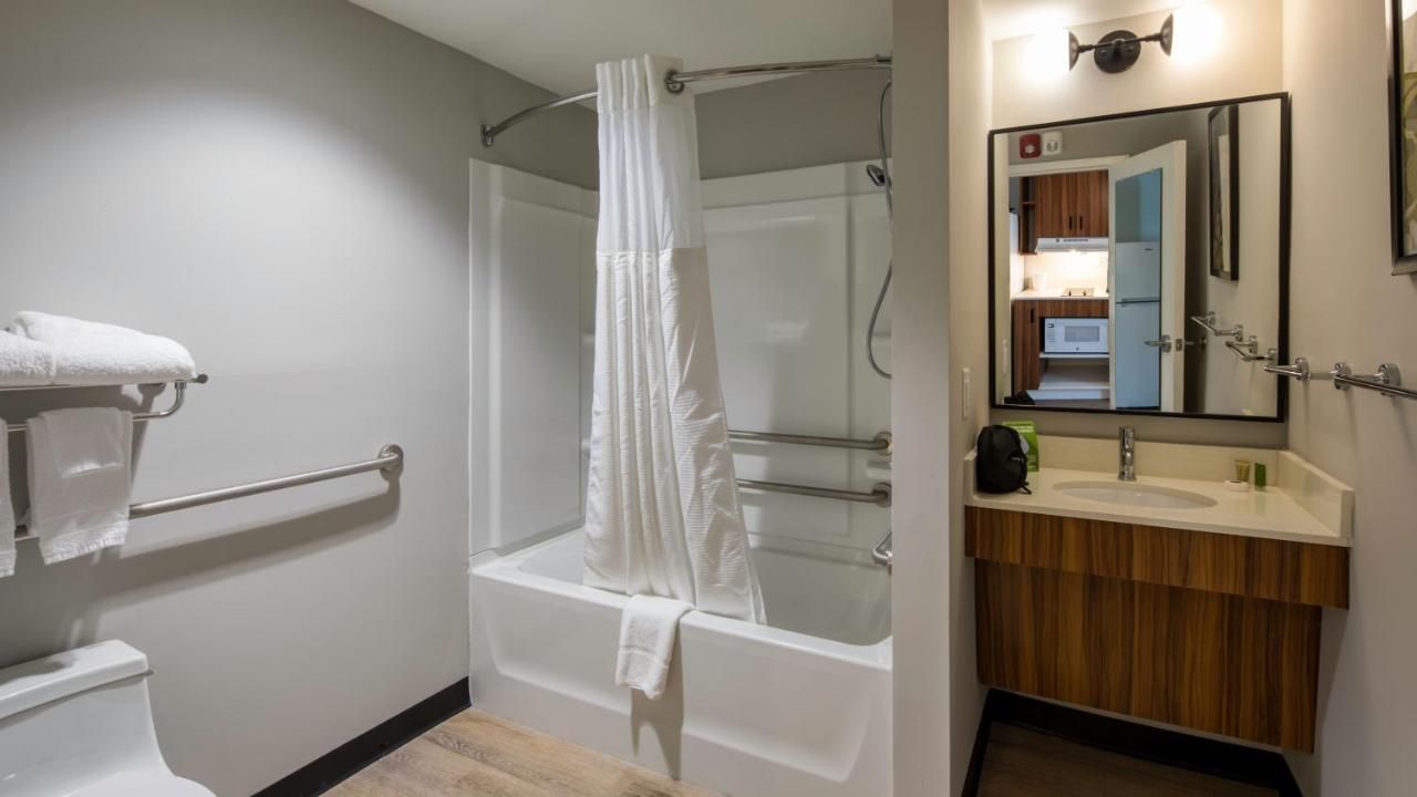 Uptown Suites Extended Stay Charlotte NC - Concord 10