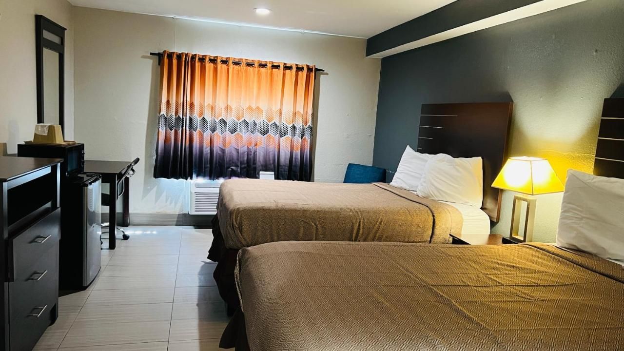 REGENCY INN & SUITS 7