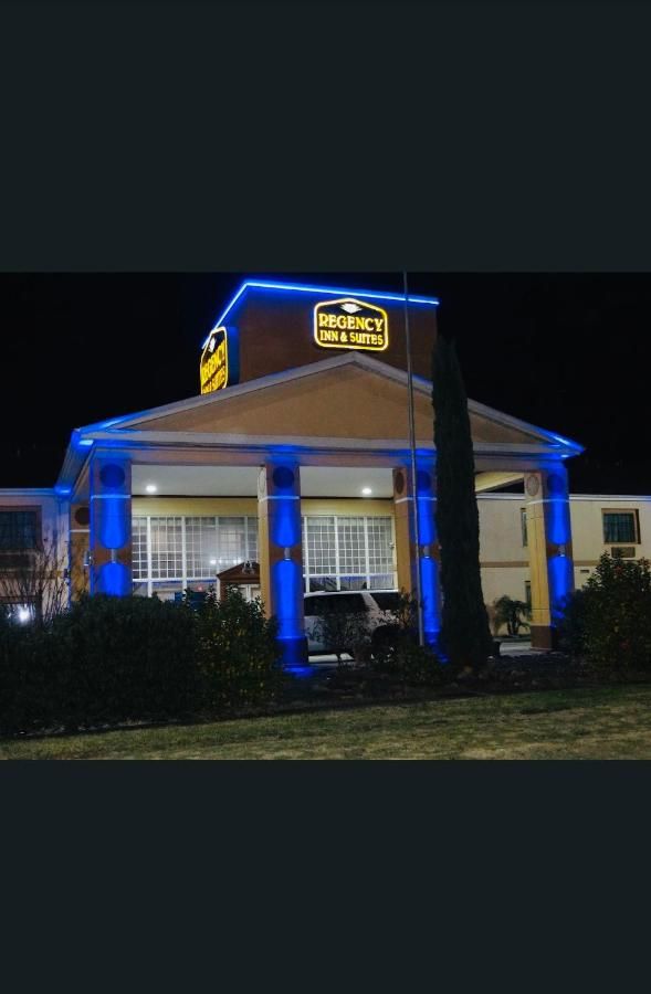 REGENCY INN & SUITS 9