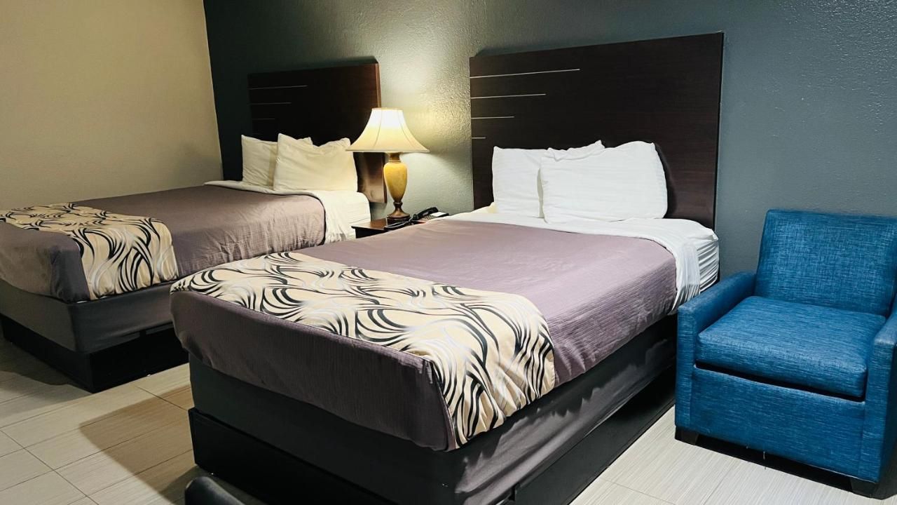REGENCY INN & SUITS 6