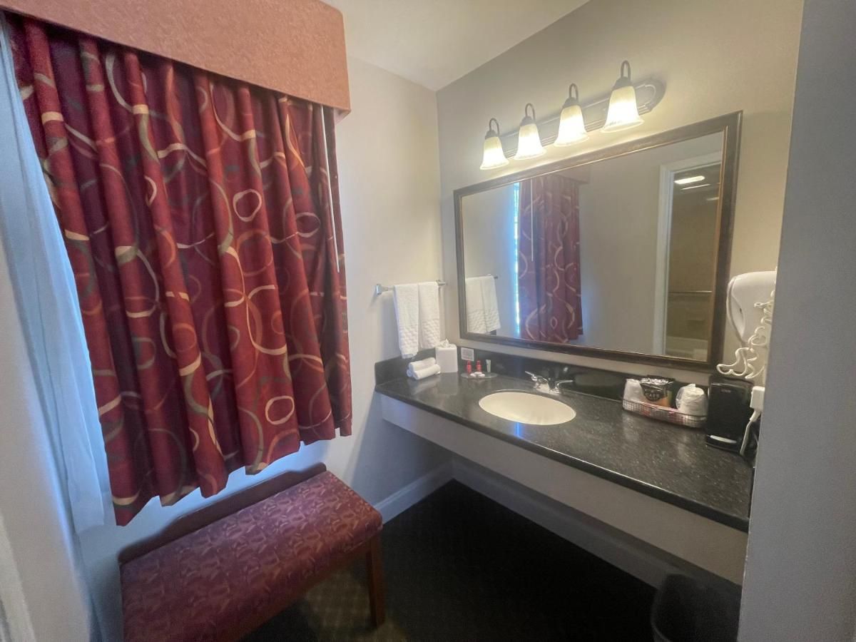 Stagecoach Inn Woodville 9