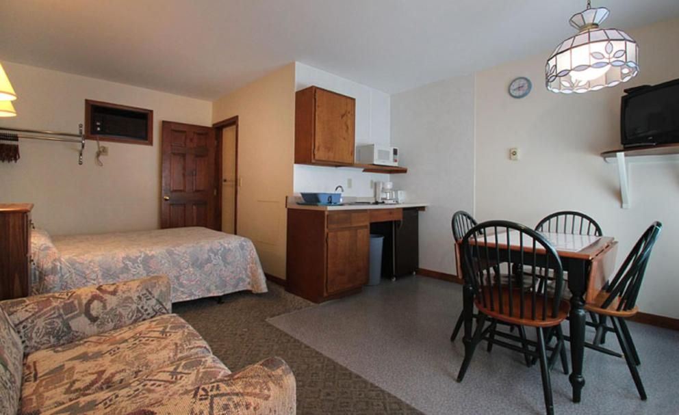 Dolphyn Motel 10