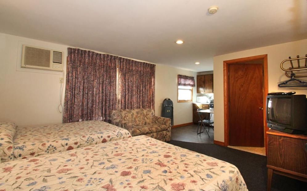 Dolphyn Motel 9