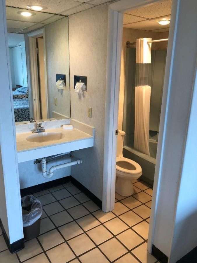 Beachcomber Motel 10
