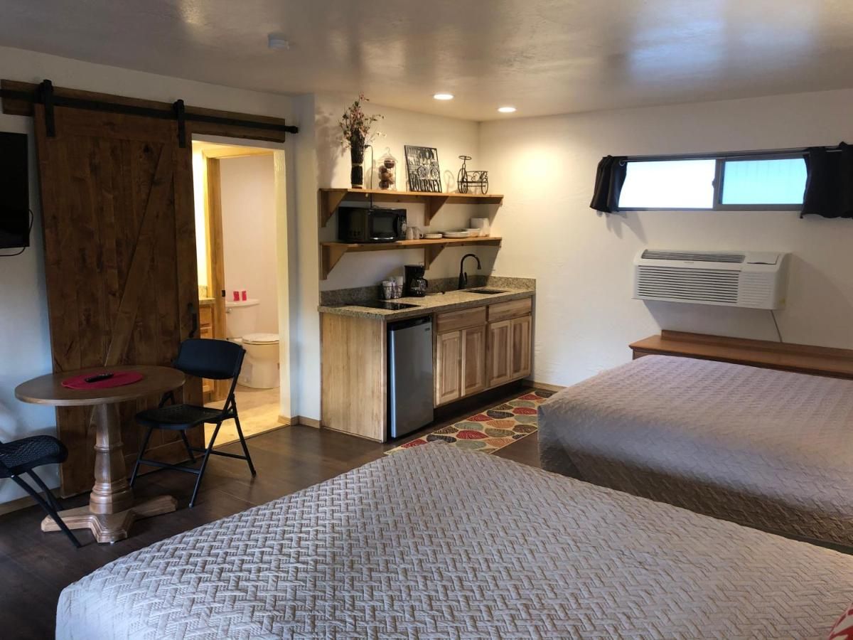 TimberLodge Inn 8
