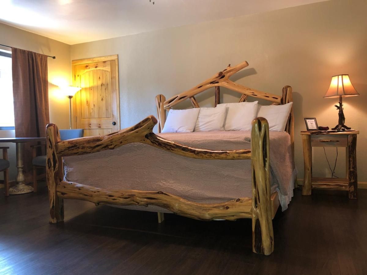 TimberLodge Inn 9