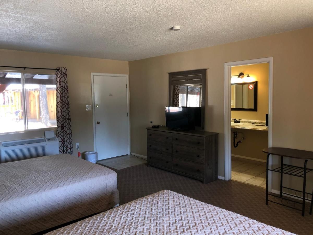 TimberLodge Inn 7