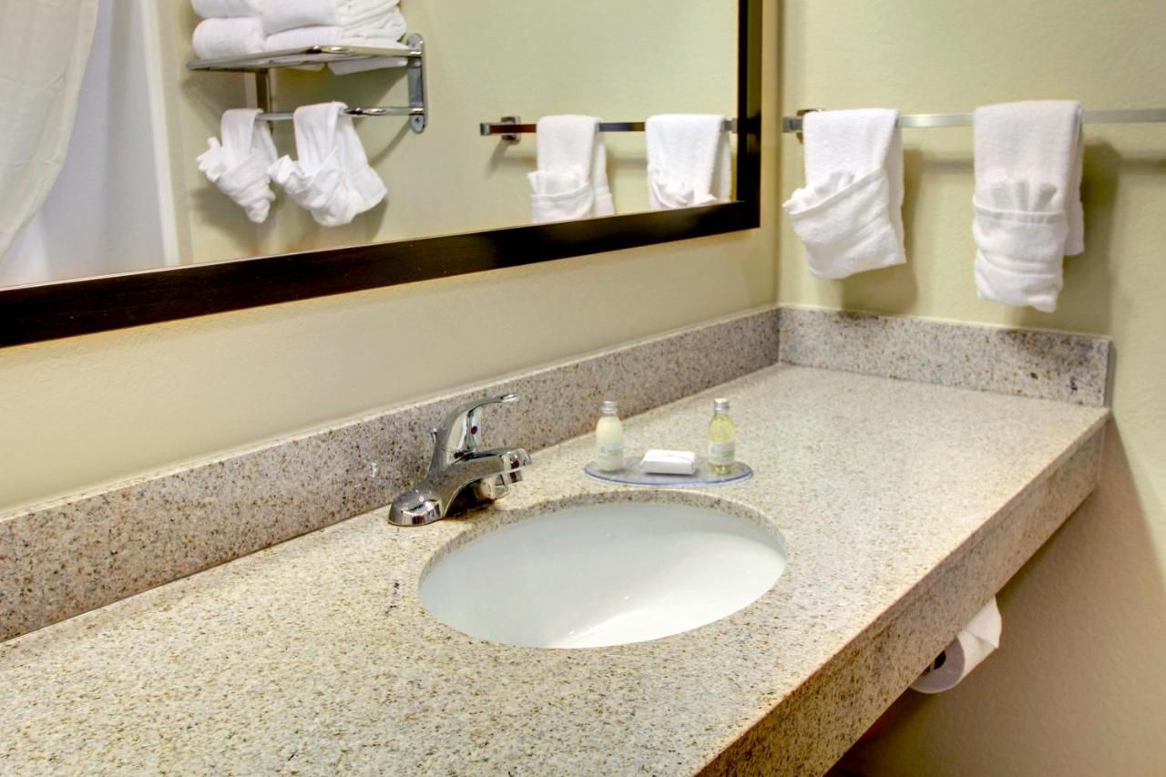 Stanton Inn and Suites 8
