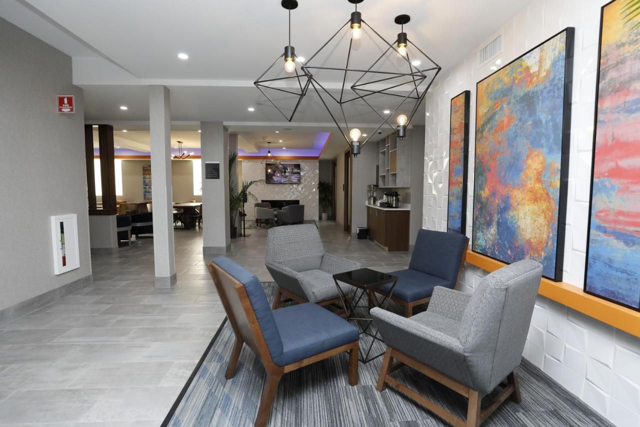 La Quinta Inn & Suites by Wyndham Williston Burlington 8