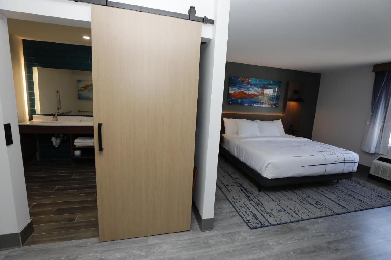 La Quinta Inn & Suites by Wyndham Williston Burlington 10