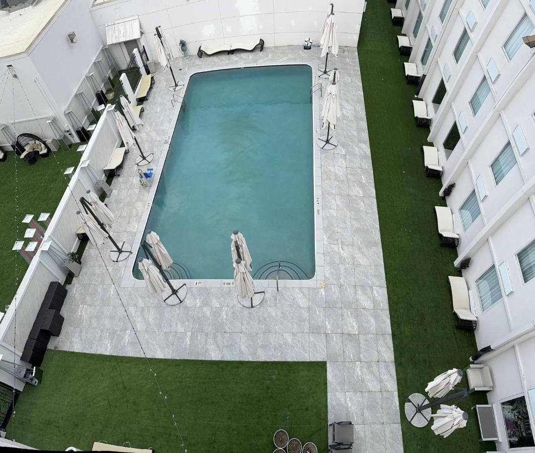 Ramada by Wyndham DFW Airport 9