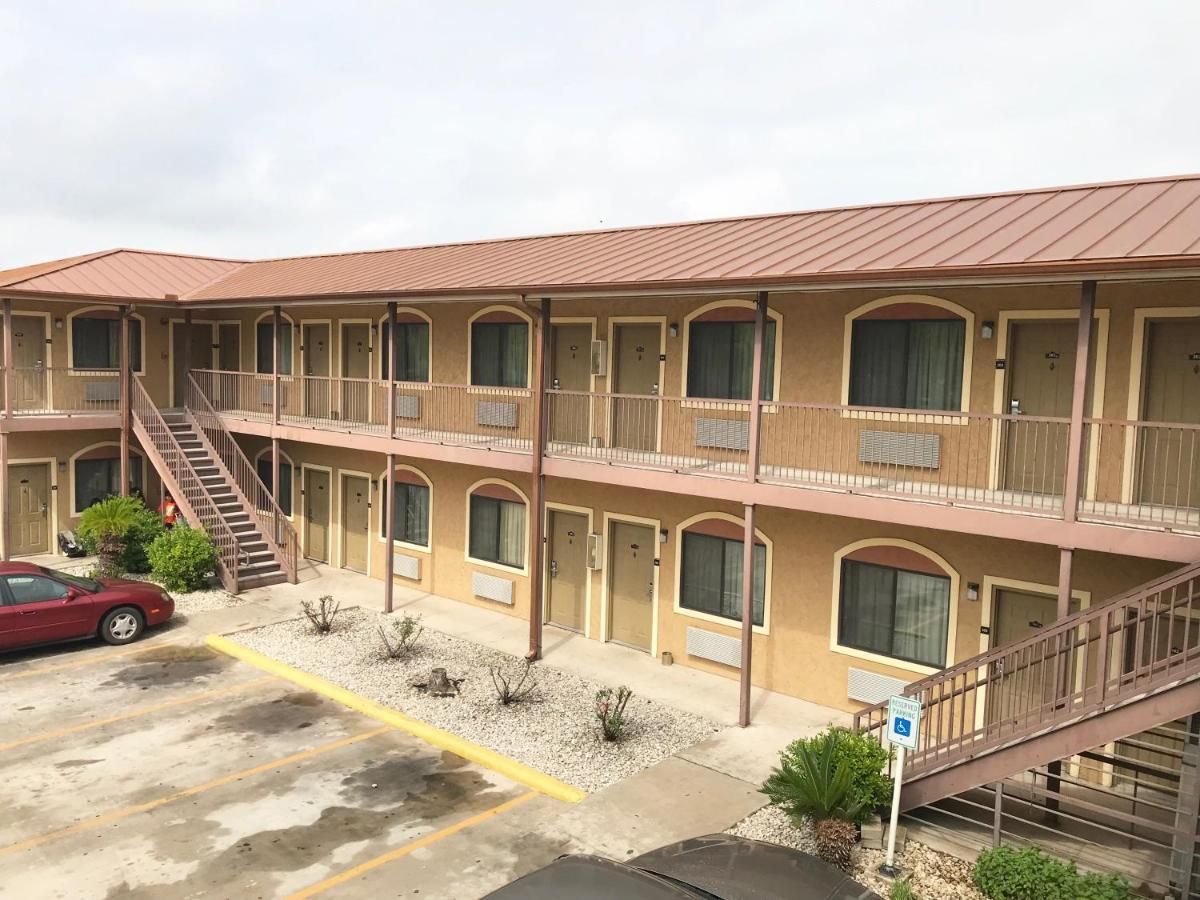 Camino Real Motel 9