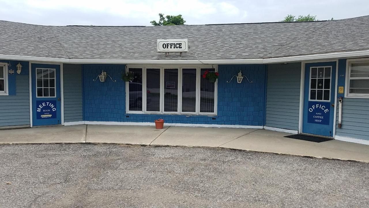 Burr Oak Motel 6
