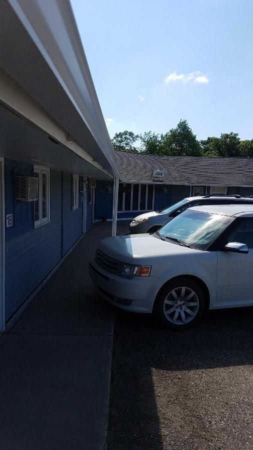 Burr Oak Motel 8