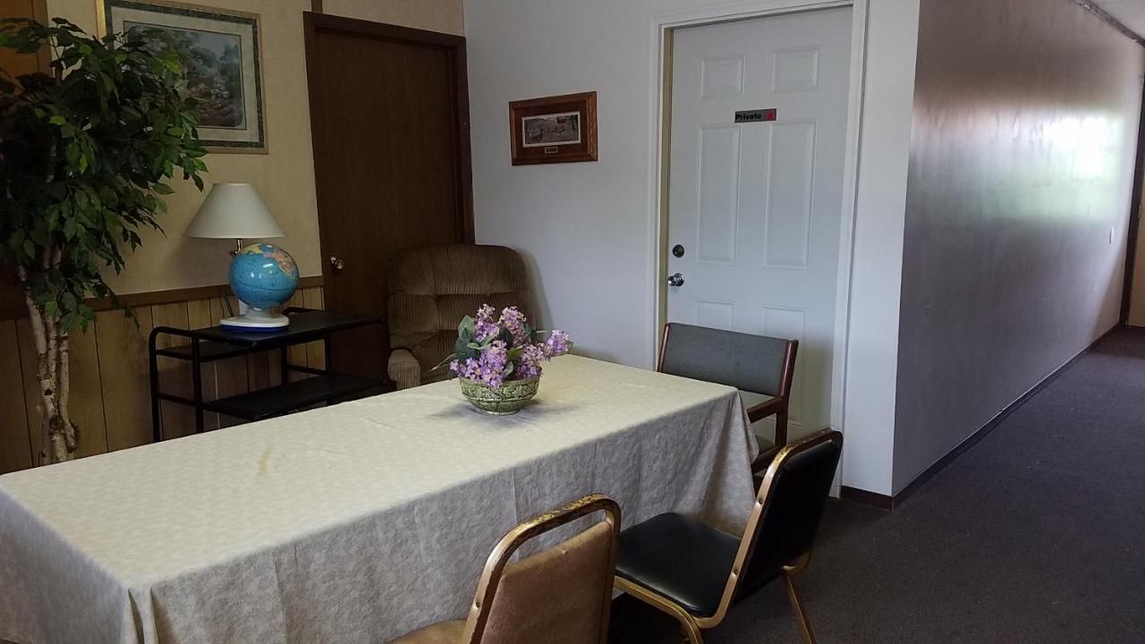 Burr Oak Motel 9