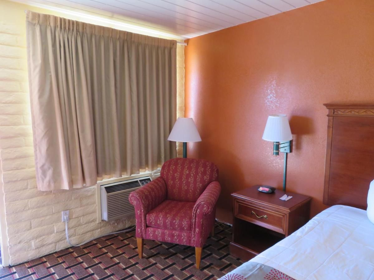 Royal Crest Motel 6