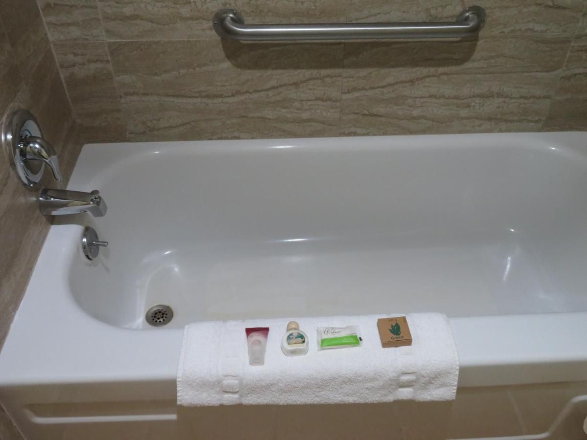 Royal Crest Motel 8