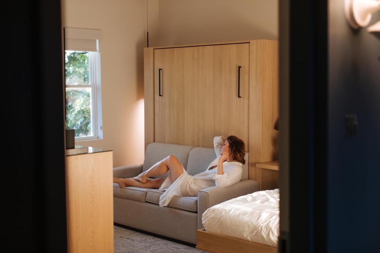 The St Laurent Guest Rooms 10