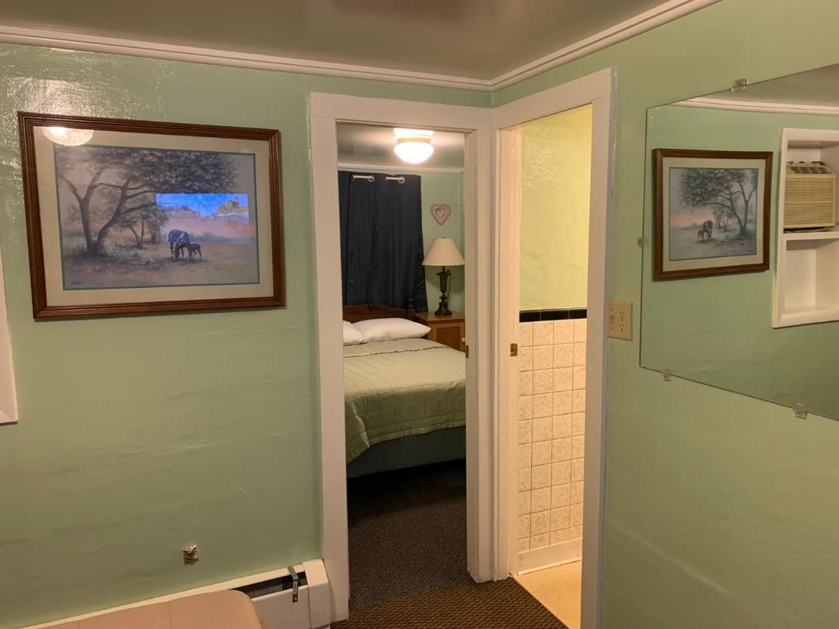 Tour Inn Motel 10