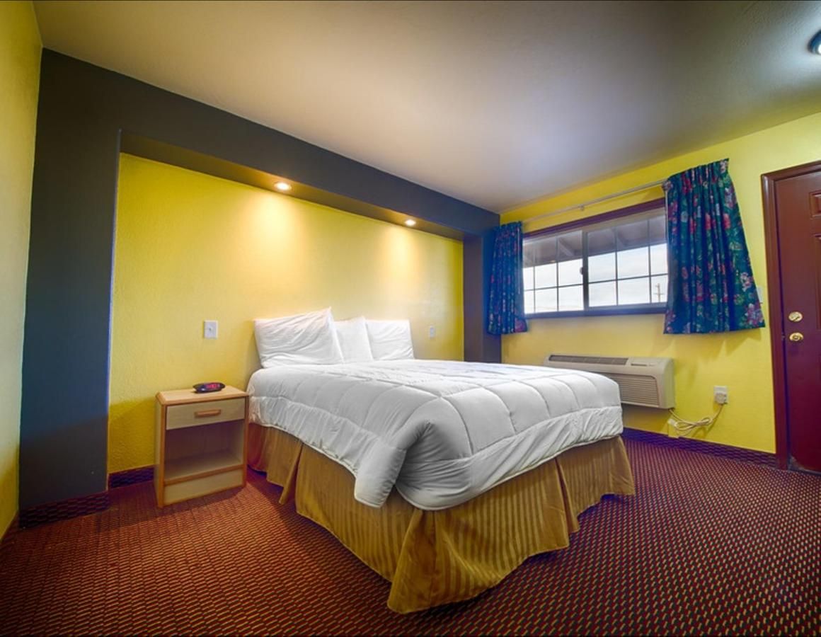 Budget Inn 7