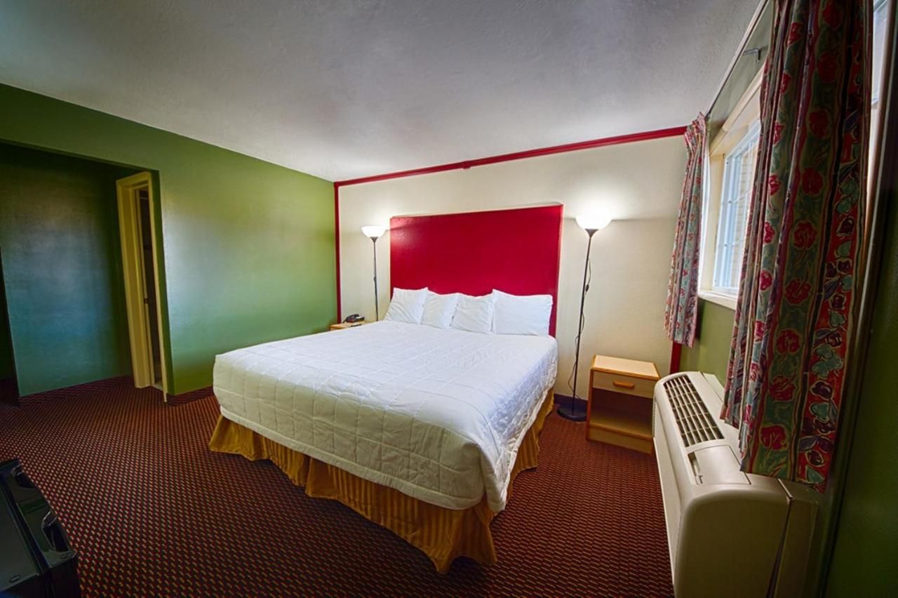 Budget Inn 10