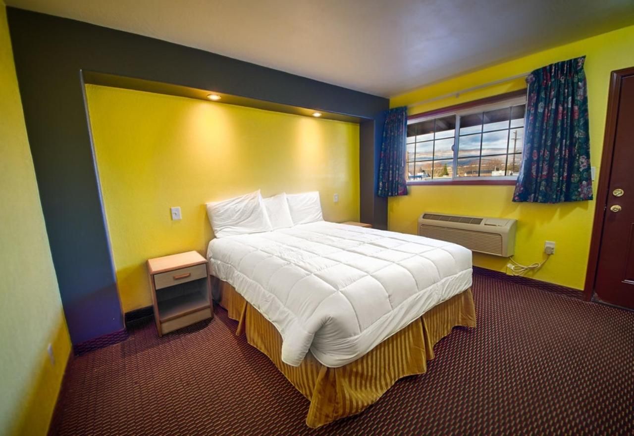 Budget Inn 6