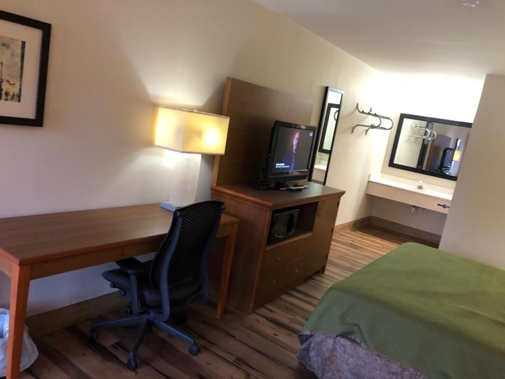 Countryside Inn 7