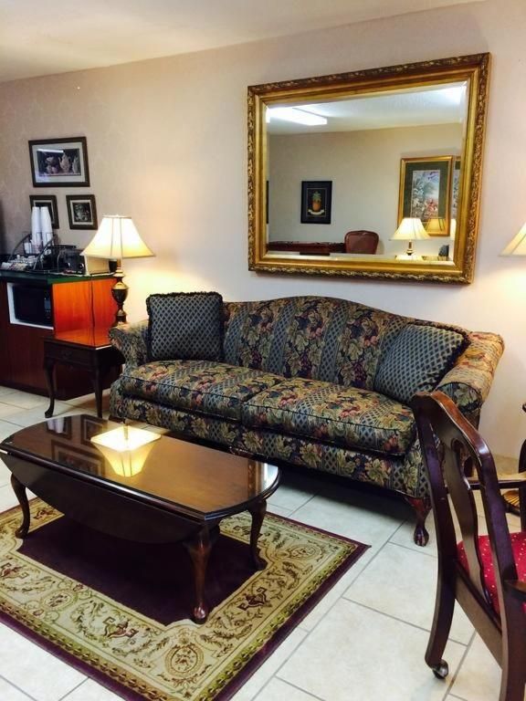 Brookshire Inn 10