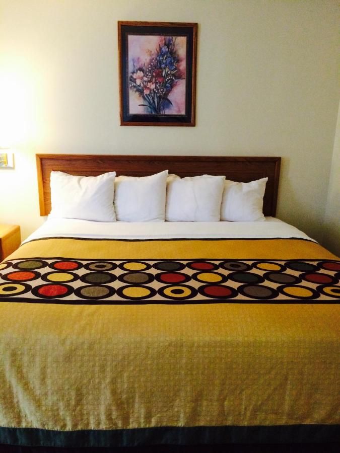 Brookshire Inn 9
