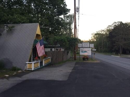 Hanscom's Motel & Cottages 9