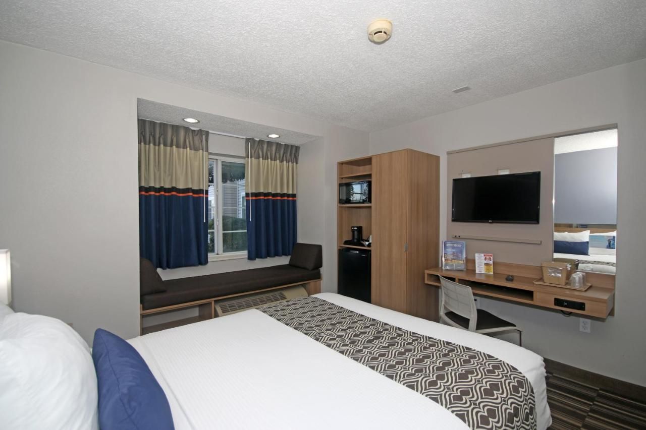 Microtel Inn by Wyndham Greensboro 6