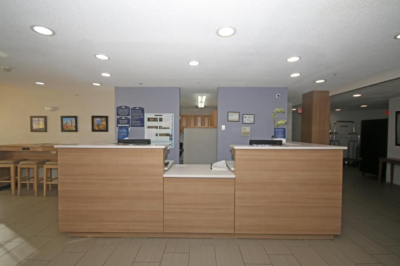 Microtel Inn by Wyndham Greensboro 9