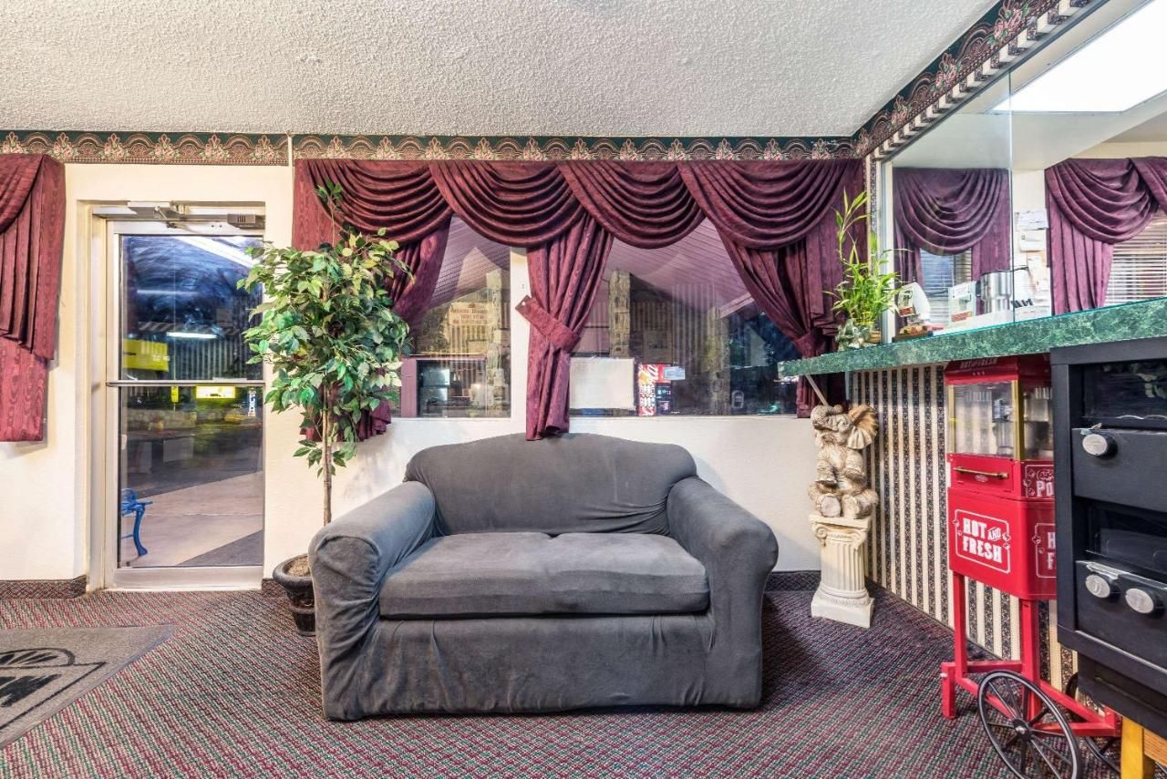 Super 8 by Wyndham Eastland 10