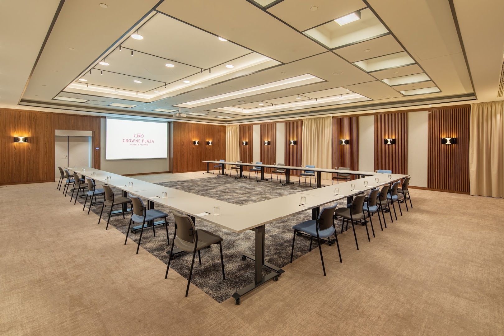 Crowne Plaza Budapest by IHG 6