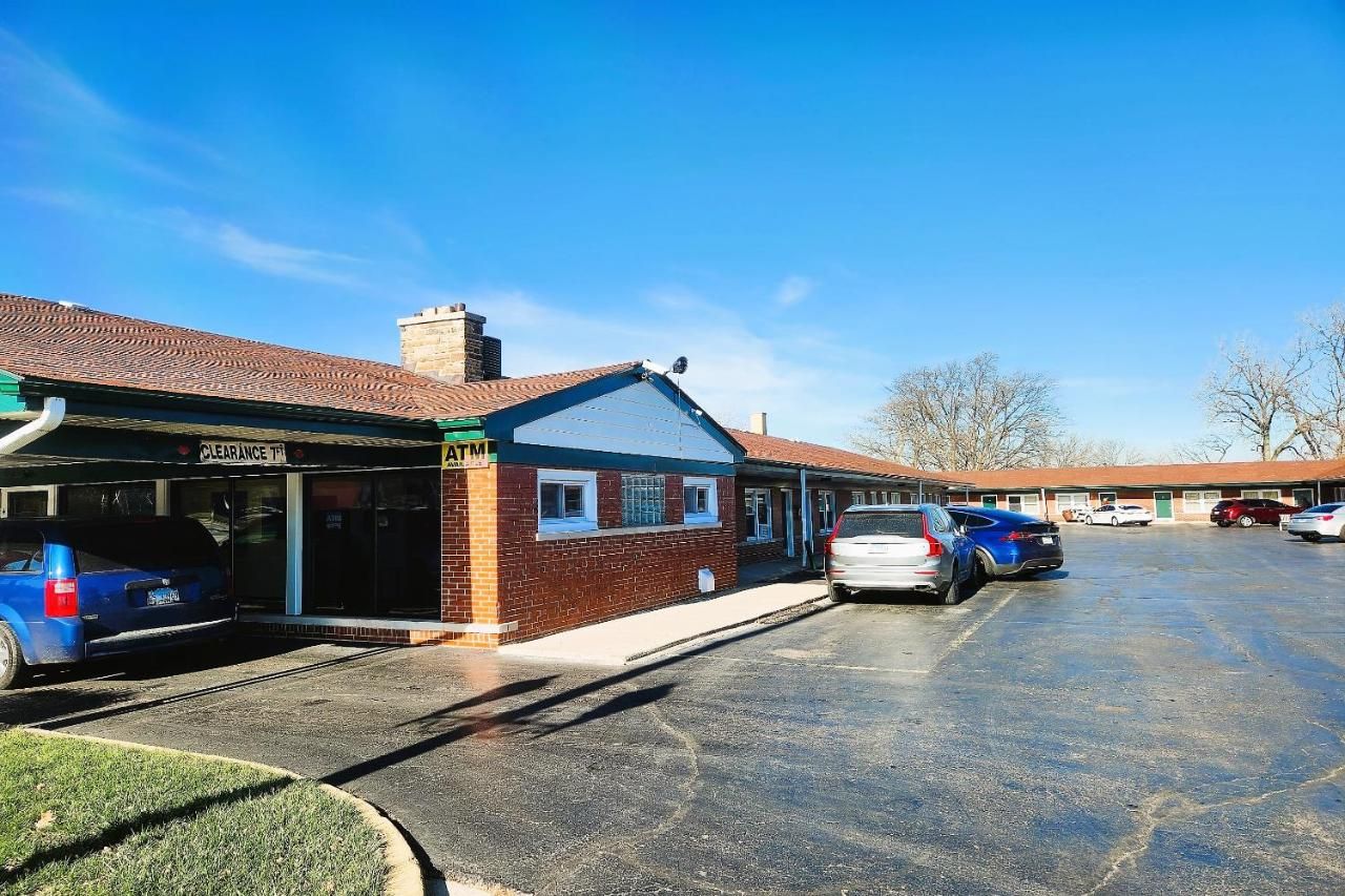 Manor Motel By OYO Near Oak Brook Chicago Westchester 10